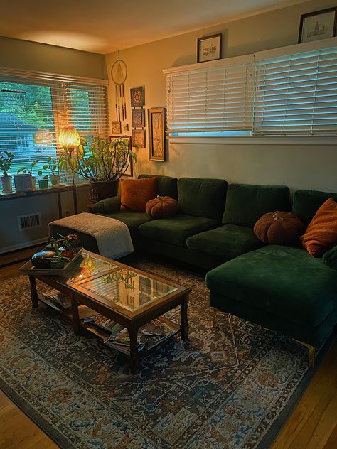 Apartment Decor Green Couch, Green Appartement Aesthetic, Home Decor Ideas Living Room Green, Comfy Home Aesthetic Living Room, Green Aesthetic Living Room Decor, Green Couch Red Rug Living Room, Green Couch Apartment Living Room, Dark Green Couch Living Room Ideas Boho, Small Living Room Green Couch