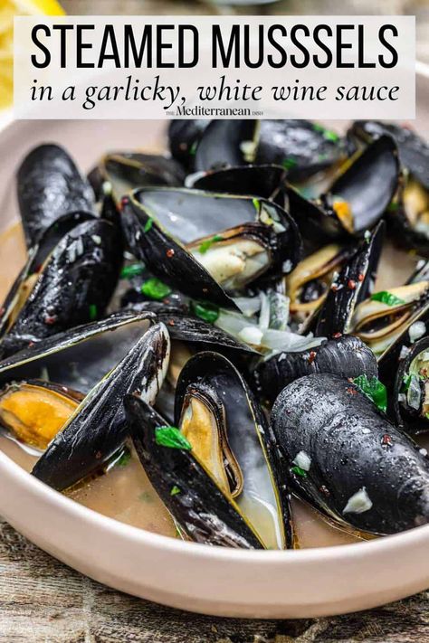 White Wine Recipes, Steamed Mussels, Mussels Recipe, Shellfish Recipes, Meals Recipes, White Wine Sauce, Inexpensive Meals, 12 Tomatoes, Super Foods