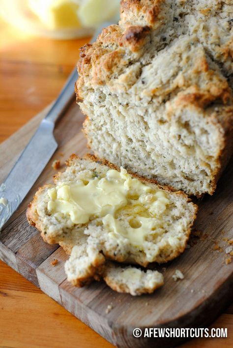 What a simple bread recipe that anyone can make quick and easy! Check out this delicious Herbed Beer Bread Recipe! Chrissy Tiegan, Simple Bread Recipe, Simple Bread, Beer Bread Recipe, Beer Bread, African Recipes, Loaf Of Bread, Easy Bread Recipes, Beer Recipes