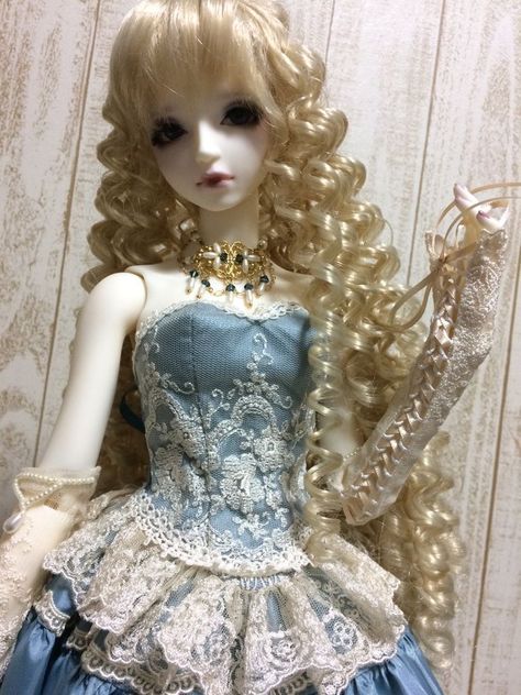 Porcelain Doll Aesthetic, Celebrity Instagram, Doll Aesthetic, Photos Of People, Fantasy Art Dolls, Hilarious Photos, Paparazzi Photos, Gothic Dolls, Victorian Dolls