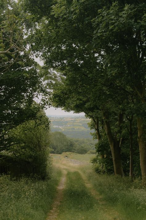 English Countryside Aesthetic, Countryside Wallpaper, England Aesthetic, England Countryside, Uk Summer, English Summer, Village Photos, British Summer, British Countryside