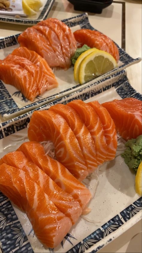 Salmon Sashimi Aesthetic, Sashimi Aesthetic, Salmon Sashimi, Food Innovation, Foreign Food, Fair Food Recipes, Food Obsession, Cafe Food, Pretty Food