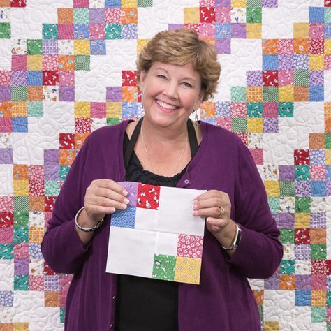 Jenny teaches a fun and fast way to recreate this classic look! Quilts Using Scraps, Missouri Star Quilt Pattern, Sewing Blocks, Msqc Tutorials, Missouri Quilt Tutorials, Missouri Quilt Company, Sunflower Quilt, Missouri Star Quilt Company Tutorials, Missouri Star Quilt Tutorials