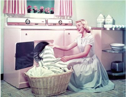 Oh to go back in time and be a 1950's housewife! lol :) Housewife Aesthetic, 50's Housewife, 50s House, 50s Aesthetic, 50s Housewife, 1950s Housewife, Stepford Wife, Happy Housewife, Vintage Housewife