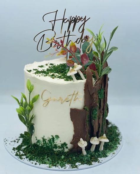 Nature Cakes Ideas, Woods Birthday Cake, Birthday Cake Forest Theme, Magical Forest Cake, Birthday Cake Nature Theme, Woodsy Cake Ideas, Forest Theme Cake For Kids, Nature Theme Birthday Cake, Forest Cake Woodland