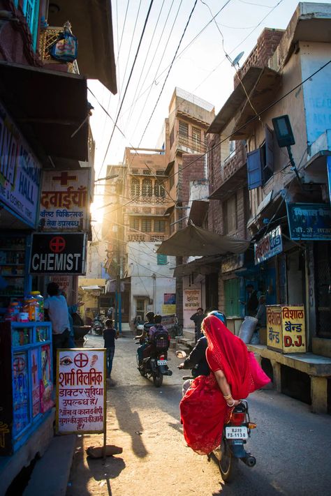 Udaipur Streets, Busy Market, Jodhpur Rajasthan, Indian Road, Red Sari, India Street, Going Abroad, City Life Photography, Rajputi Dress