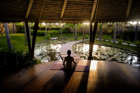 Stunning Outdoor Yoga Retreats Around the World Photos | Architectural Digest Yoga Garden Space, Meditation Space Outdoor, Yoga Space Design, Outdoor Yoga Space, Outdoor Yoga Studio, Outdoor Meditation Space, Yoga Meditation Space, Yoga Garden, Home Yoga Room