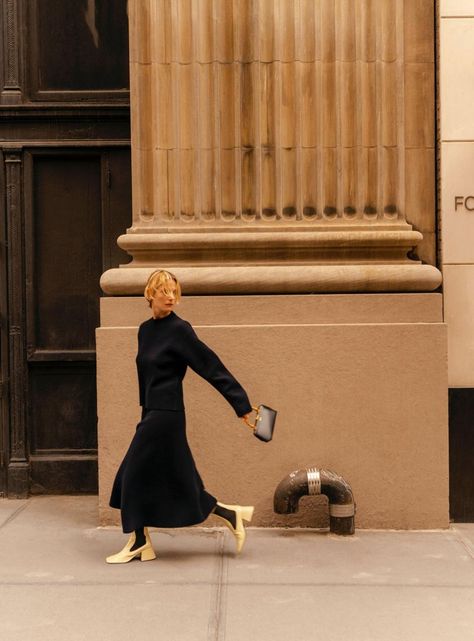 Jil Sander Luxe Minimalism: Camilla Deterre by Clement Pascal for Matches Fashion Fall-Winter 2022 - Fashion Campaigns - Minimal. / Visual. Luxe Minimalism, Geometric Accessories, City Shoot, Fashion Campaign, Shotting Photo, Campaign Fashion, Fashion Campaigns, Street Fashion Photography, New York Street