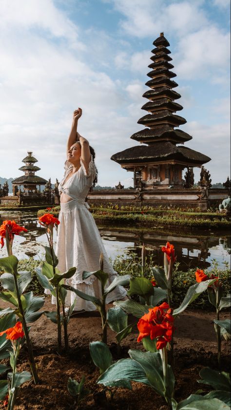 A young woman standing next to Pura Ulun Danu Beratan, a temple on a lake in Bali, Indonesia at sunrise Munduk Bali, North Bali, Bali Travel Photography, Hotels In Bali, Visit Bali, Bali Waterfalls, Nature Resort, Temple Bali, Bali Baby