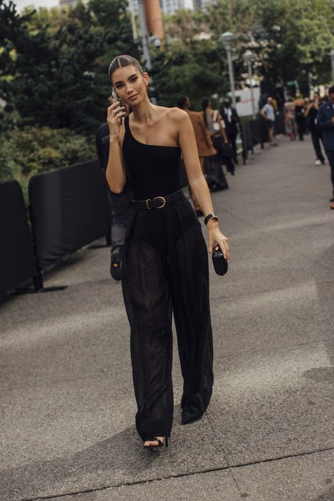 Black Summer Outfits, New York Fashion Week Street Style, Elegante Casual, Looks Black, All Black Outfit, Fashion Week Street Style, Spring 2024, Casual Style Outfits, Style Blog