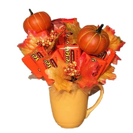 This candy bouquet has been created featuring Reese's peanut butter cups candy bars in an orange pail. It has been embellished using silk ivy greenery, cellophane and is topped off with 2 decorative pumpkins in an autumn theme Gourmet Food Basket, Food Baskets, Thanksgiving Candy, Easter Gift For Adults, Candy Arrangements, Candy Gift Baskets, Fall Candy, Candy Bouquets, Chocolate And Peanut Butter