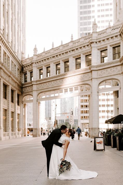 One thing that can sometimes catch people off guard though if they don’t live in Chicago or hardly ever been to the city in general is the cost of a wedding in Chicago. That’s why I decided to write this article you’re reading today! To break down the cost of a Chicago wedding. Read about, Chicago wedding cost, Chicago wedding ideas, chicago wedding photos, chicago wedding ceremony and chicago wedding aesthetic. Book me at jnavisuals.com