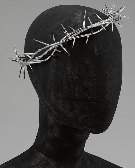 Silver crown of thorns by Alexander McQueen, 96-97’ Wearing A Crown, Shaun Leane, Crown Of Thorns, Silver Crown, The Head, Headpiece, Alexander Mcqueen, Alexander, Crown