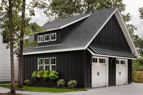 Black And White House, Detached Garage Designs, Casa Garage, Garage Plans With Loft, Farmhouse Garage, Backyard Barn, Garage Guest House, Garage Loft, Garage Addition