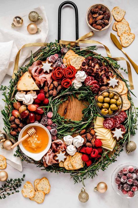 25 Thanksgiving and Christmas Charcuterie Board Ideas for a Party - Top Moms Ideas