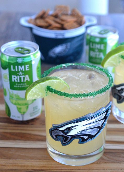 The Philadelphia Eagles Limebacker Cocktail Eagles Football Party, Philadelphia Cocktails, Nfl Food, Homegating Party, Superbowl Cocktails, Super Bowl Drinks, Eagles Game, Philadelphia Eagles Super Bowl, Philly Eagles