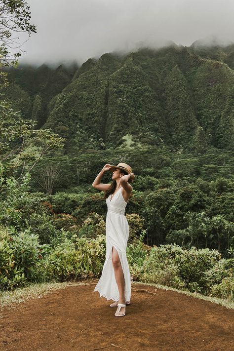 Want to know where to take pictures at the Ho'omaluhia Botanical Garden? You can't take pictures on the famous road anymore so I've found an even better spot in the gardens where no one will disturb you! #hoomaluhiabotanicalgarden #hoomaluhia #oahusightseeing #hawaiigram #bestpicturespotsinhawaii #hawaiiangardens #instahawaii #oahutourism #botanicalgardens #bestgardens #tropicalgardens #tropicaldestinations #whitemaxidress #whitedress #amazonfashion #foldablehat #hawaiianfashion Hawaii Botanical Garden Photoshoot, Hoomaluhia Botanical Gardens Photoshoot, Hoomaluhia Botanical Gardens, Maui Photo Ideas, Hawaii 2023, Hawaii Ideas, Honolulu Vacation, Maui Photos, Model Friends