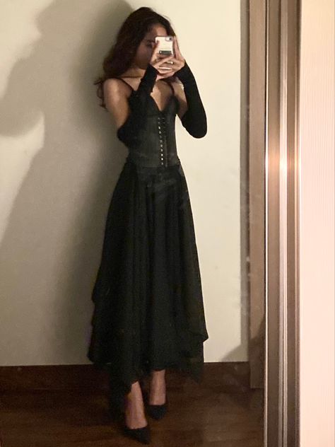 Grunge Dress Formal, Goth Dress Formal, Dark Dress, Grunge Dress, Prom Dress Inspiration, Dress Aesthetic, Prom Outfits, Swaggy Outfits, Fancy Outfits