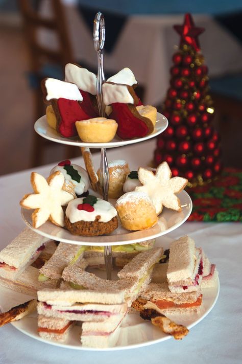 Christmas Afternoon Tea is so cute! #Christmas #AfternoonTea Christmas Canapés, Tea Space, Dessert Tower, Christmas Afternoon Tea, Christmas Tea Party, Tea Club, Afternoon Tea Recipes, Tea Ideas, Winter Tea