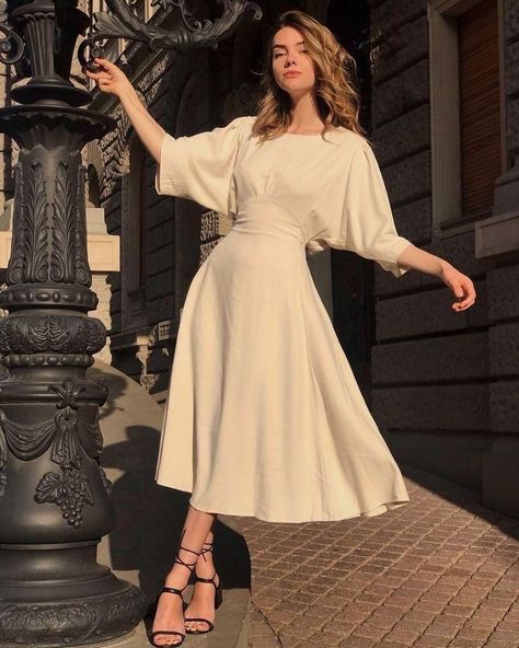 Prom Dress With Short Sleeves, Tea Length Prom Dress, Open Back Maxi Dress, Chique Outfits, Graduation Dresses, Dress With Short Sleeves, Tea Length, Mode Vintage, Mode Inspiration