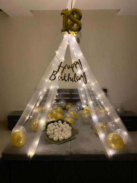 Bday Gifts For Boyfriend Shopping, B'day Decoration Ideas For Boyfriend, Happy Birthday Room Decoration Surprise, Simple Room Decor For Anniversary, Simple Birthday Surprise For Husband, Birthday Surprise Room Decoration, Birthday Decoration Ideas Boyfriend, Husband Birthday Room Decoration Ideas, Boyfriend Room Decoration Birthday