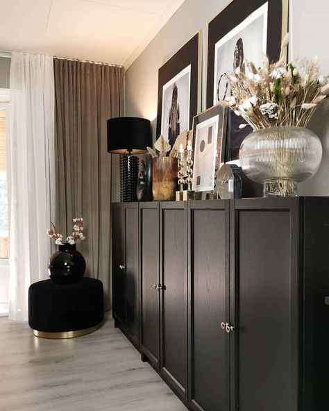 Black House Interior Design Living Rooms, Black Furniture Bedroom, Black Living Room Furniture, English Style Decor, Black Furniture Living Room, Open Plan Living Room, Black Furniture, Living Room Decor Modern, New Living Room