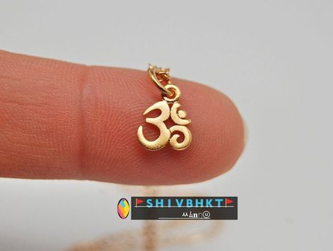 Mahadev Locket Gold, Om Locket, Mens Bracelet Gold Jewelry, Ladies Gold Rings, Gold Pendants For Men, Silver Anklets Designs, Fashion Jewelry Necklaces Gold, Jewelry Necklace Simple, Gold Heart Stud Earrings