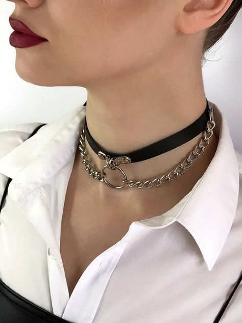 Choker With Double Chain and O-ring Leather Choker Collar | Etsy Choker Outfit, Leather Choker Collars, O Ring Choker, Goth Choker, Ring Leather, Leather Choker Necklace, Collar Choker, Hollywood Fl, Ring Der O