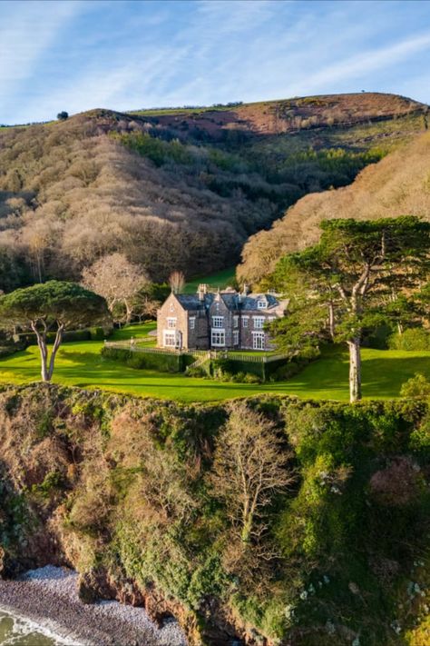 The perfect home if you REALLY love your commute. A 77-acre cliffside estate with what is thought to be one of the longest driveways in England has come to the market for £7 million (US$8.73 million). Glenthorne House, in the South West of the country, is what sits at the end of the 2.5-mile-long zig-zagging driveway that took almost a year to build. Country Estate Homes England, Country Estate Wedding, Country Estate Homes, English Manor Houses Country Estate, Cliffside Mansion, British Country House, British Estate, English Country Houses, Cliffside House