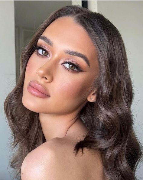 Bridal Makeup Brown Eyes Olive Skin, Bridesmaid Makeup Dark Hair, Winged Eyeliner Bridal Makeup, Dark Hair Makeup Ideas, Hollywood Makeup Look, Blue Dress Makeup Ideas, Makeup Look Blue, Makeup Ideas For Brown Eyes, Grad Makeup