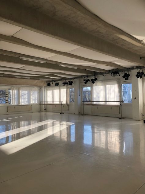 Kpop Dance Studio Aesthetic, Dancing Room Aesthetic, Aesthetic Ballet Studio, Vintage Dance Studio, Dance Studios Aesthetic, Ballet Practice Room, Dance Studio In House, Dream Dance Studio, Dance Studio Owner Aesthetic