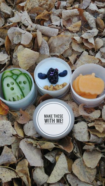 Halloween Ghost Snacks, Halloween Cucumber Sandwiches, Halloween Cucumber, Cucumber Halloween Snack, Ghost Themed Snacks, Halloween Cucumber Spider, Cute Food For Kids, Fun Halloween Party Food, Halloween Themed Snacks