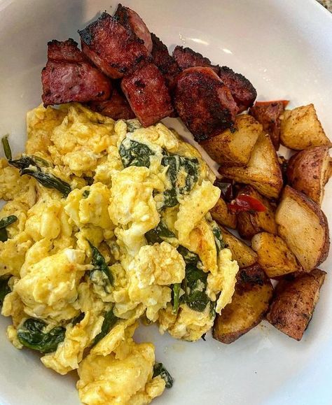 Breakfast Potatoes Recipe, Potato And Egg Breakfast, Eggs Spinach, Potato Breakfast Recipes, Eggs Scrambled, Healthy Egg Breakfast, Glam Kitchen, Cheesy Eggs, Soul Food Dinner