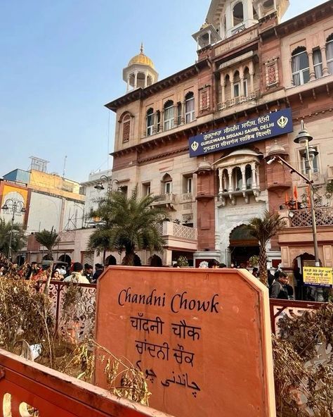 Chandni chowk . . . . . . . #photooftheday #photo #photoshoot #delhigram #delhiblogger #delhimetro #delhi #chandnichowk #vlog #vlogger #trevel #treveling #instatravel #instagram #explore Delhi Chandni Chowk, Delhi Market, Delhi City, Delhi Travel, City Life Photography, Delhi Metro, Chandni Chowk, Photography Studio Background, India Photography