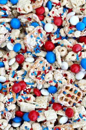 Patriotic Snacks, 4th July Food, Patriotic Food, Patriotic Desserts, 4th Of July Desserts, Slow Cooker Desserts, Fourth Of July Food, Party Mix, Chex Mix