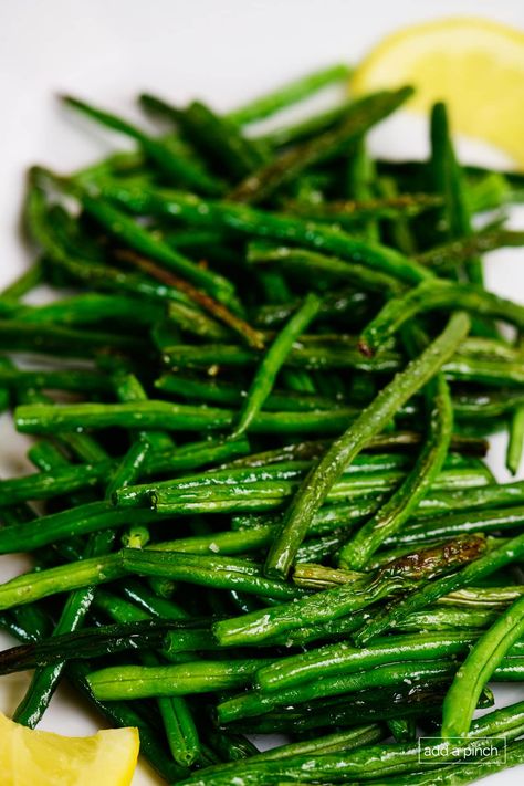 Easy Roasted Green Beans Recipe Green Beans And Red Peppers, Green Beans Boiled Fresh, Green Bean Sauce Recipe, Simple Green Beans Recipe, Roasted String Beans Recipe, Best Roasted Green Beans, Buttery Green Beans, Pan Roasted Green Beans, Cook Green Beans On Stove