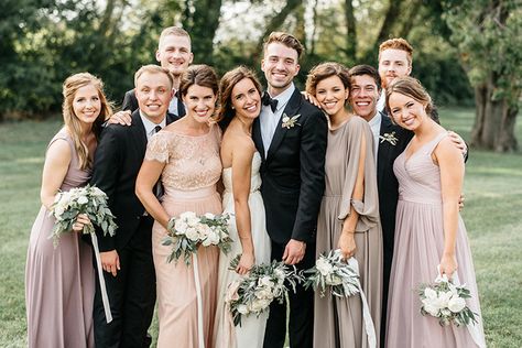 12-laidback-wedding-portraits Wedding Group Photos, Bridesmaid Poses, Wedding Parties Pictures, Bridal Parties Pictures, Wedding Picture Poses, Group Shots, Bridal Party Photos, Wedding Photos Poses, Wedding Bridal Party