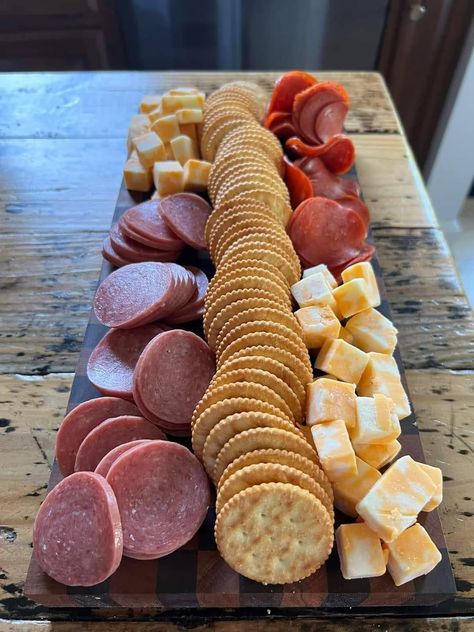 Cheese And Cracker Platter, Baby Shower Finger Foods, Gender Reveal Food, Gender Reveal Party Food, Cheese And Cracker Tray, Meat And Cheese Tray, Charcuterie Appetizers, Cheese And Crackers, Snack Platter