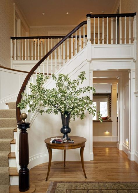 Simple, Elegant and makes a statement in the entry. Beautiful! Round Entry Table, درج السلم, Staircase Design Ideas, Design Grill, Foyer Staircase, Traditional Staircase, Staircase Decor, Stair Case, Foyer Design