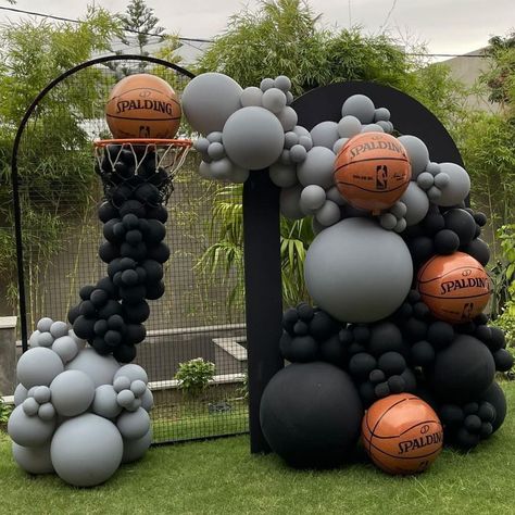 Such a cool basketball themed party by @balloon_andco 🏀🖤 #theeventcollectivex | Instagram Basketball Theme Balloon Garland, Basketball Birthday Balloons, Basketball Party Backdrop, Adult Basketball Theme Party, Basketball Balloon Decorations, Basketball Balloon Columns, Basketball Theme Party Decoration, Basketball Balloon Arch, Basketball Decorations Party