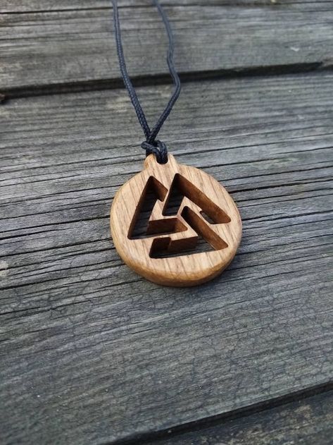 Cukami - Etsy Canada Art Sculpture En Bois, Wood Necklace Pendant, Wooden Pendant Necklace, Wood Carving For Beginners, Wood Jewelery, Dremel Wood Carving, Wood Carving Designs, Viking Necklace, Pagan Jewelry