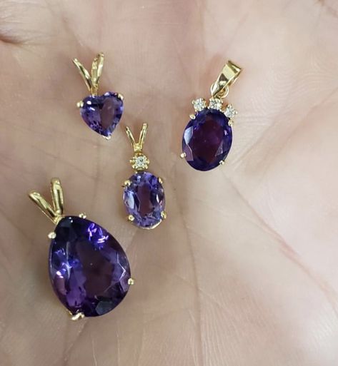 Gemstone Pendant Design, Gem Gossip, Birthday Gemstones, Color Stones Jewelry, Gold Basket, Pretty Jewelry Necklaces, Gold Jewelry Simple Necklace, Multi Gemstone Ring, Amethyst Necklace Pendant