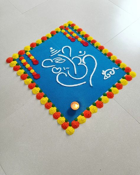 Beautiful rangoli for Ganesh chaturthi 😍🙏 Rangoli For Ganpati Bappa, Rangoli Designs Ganesh Chaturthi, Rangoli Ideas For Ganesh Chaturthi, Ganesha Rangoli With Flowers, Lakshmi Pujan Rangoli Easy, Ganesh Chaturthi Rangoli Designs Simple, Diwali Rangoli Designs Aesthetic, Simple Rangoli Designs Ganpati, Rangoli Design For Ganesh Chaturthi