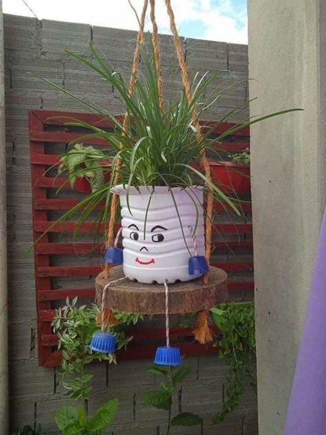 Diy Backyard Decor, Flower Pot Crafts, Garden Decor Projects, Diy Flower Pots, Garden Crafts Diy, Diy Bottle Crafts, Garden Yard Ideas, Garden Art Crafts, Garden Art Sculptures