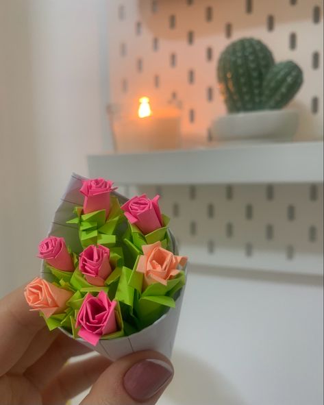 Sticky Note Bouquet, Sticky Note Flower Bouquet, Paper Bouquet, Kpop Drawings, Sticky Note, Rose Bouquet, Flower Crafts, Sticky Notes, Korean Actors