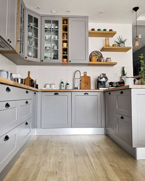 Gray Kitchen Ideas, Grey Kitchen Inspiration, Brown Kitchen Ideas, Light Grey Kitchen Cabinets, Light Grey Kitchens, Grey Kitchen Designs, Gray Cabinets, Remodel Inspiration, Gray Kitchen