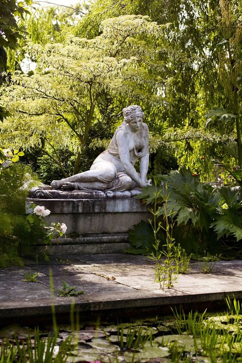 Sculptures In Garden, Sonic Game, Sonic Frontiers, Great Dixter, Game Sonic, Greek Statues, Ancient Statues, New Garden, The Secret Garden