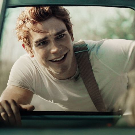 Kj Apa Aesthetic, Archie Andrews Icons, Archie Andrews Aesthetic, Ugly Actors, Haliee Steinfeld, Archie Andrews Riverdale, Riverdale High School, James Fitzgerald, Riverdale Characters