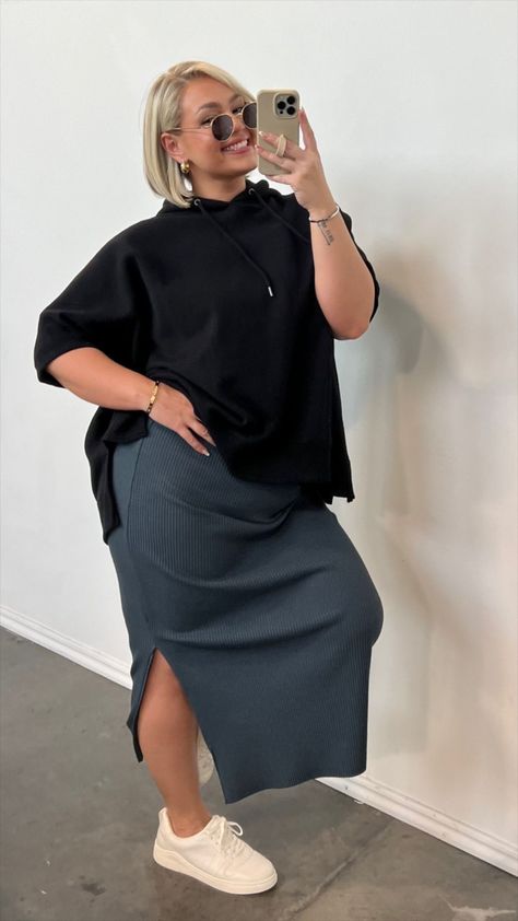 Crew Neck And Dress Outfit, Hoodie And Midi Skirt Outfit, Simple Ootd Ideas, Fall T Shirt Dress Outfit, Cute Dress Down Outfits, Size 26 Fashion, Tshirt And Maxi Skirt Outfit, Hoodie And Skirt Outfits Black Women, Skirt With Hoodie Outfit