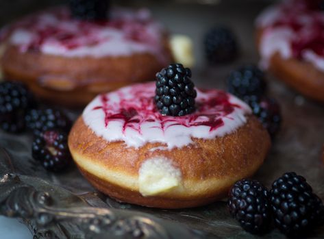 Donut Filling, Blackberry Recipes, Donut Recipe, Homemade Donuts, Delicious Donuts, Truck Ideas, Gifts For Coffee Lovers, Vanilla Cream, Donut Recipes